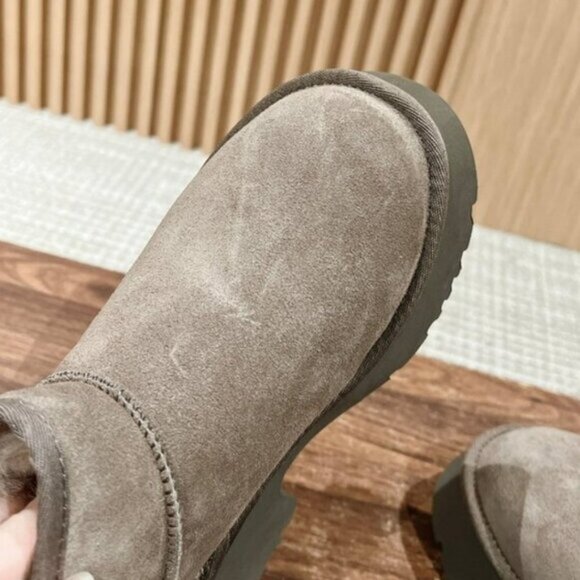 UGG Classic Ultra Mini New Heights Boot - Picture 7 of 9